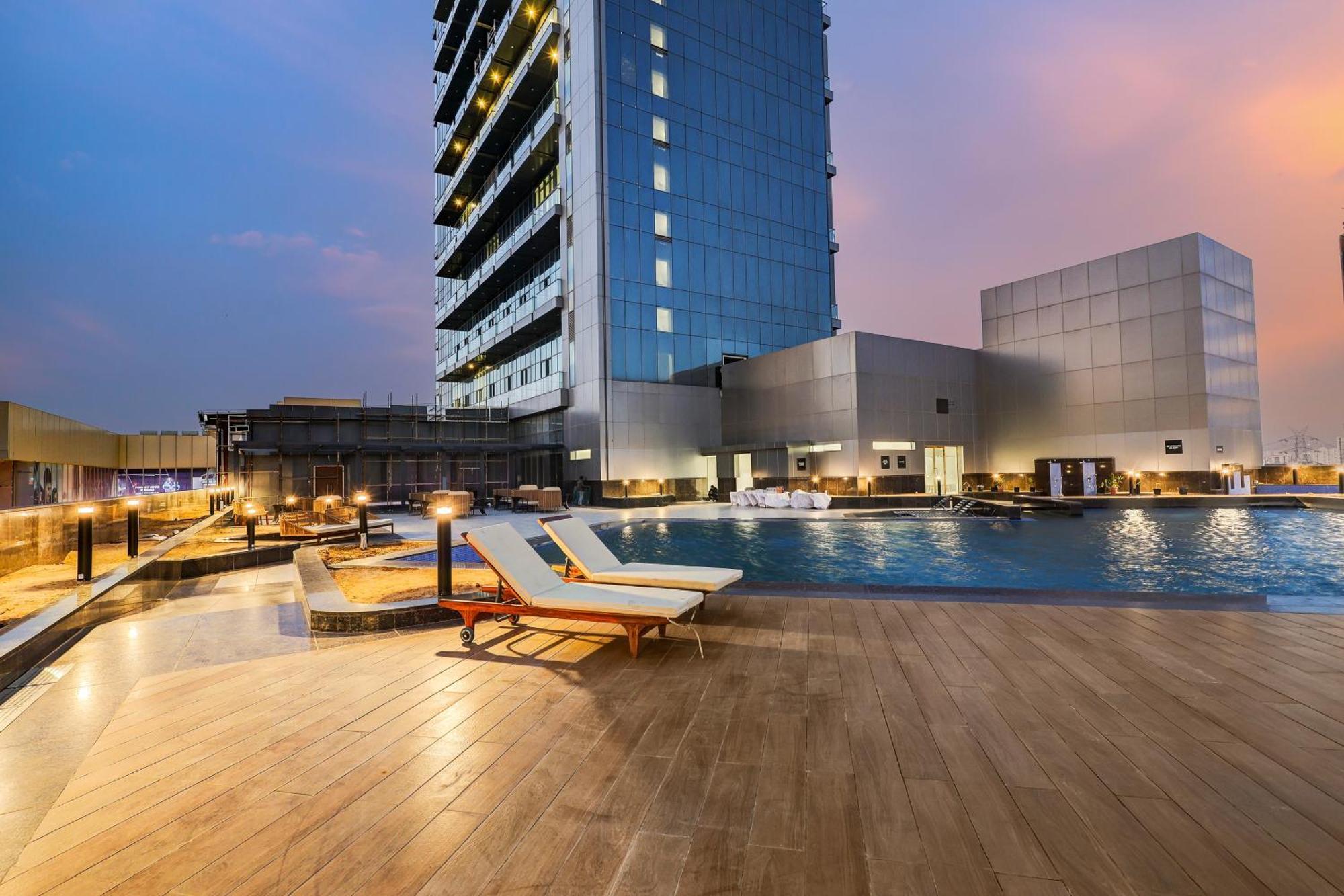 Sunday Hotels And Residences 古尔冈 外观 照片