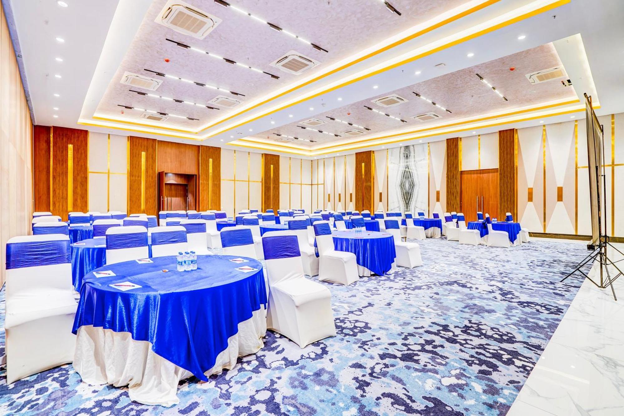 Sunday Hotels And Residences 古尔冈 外观 照片