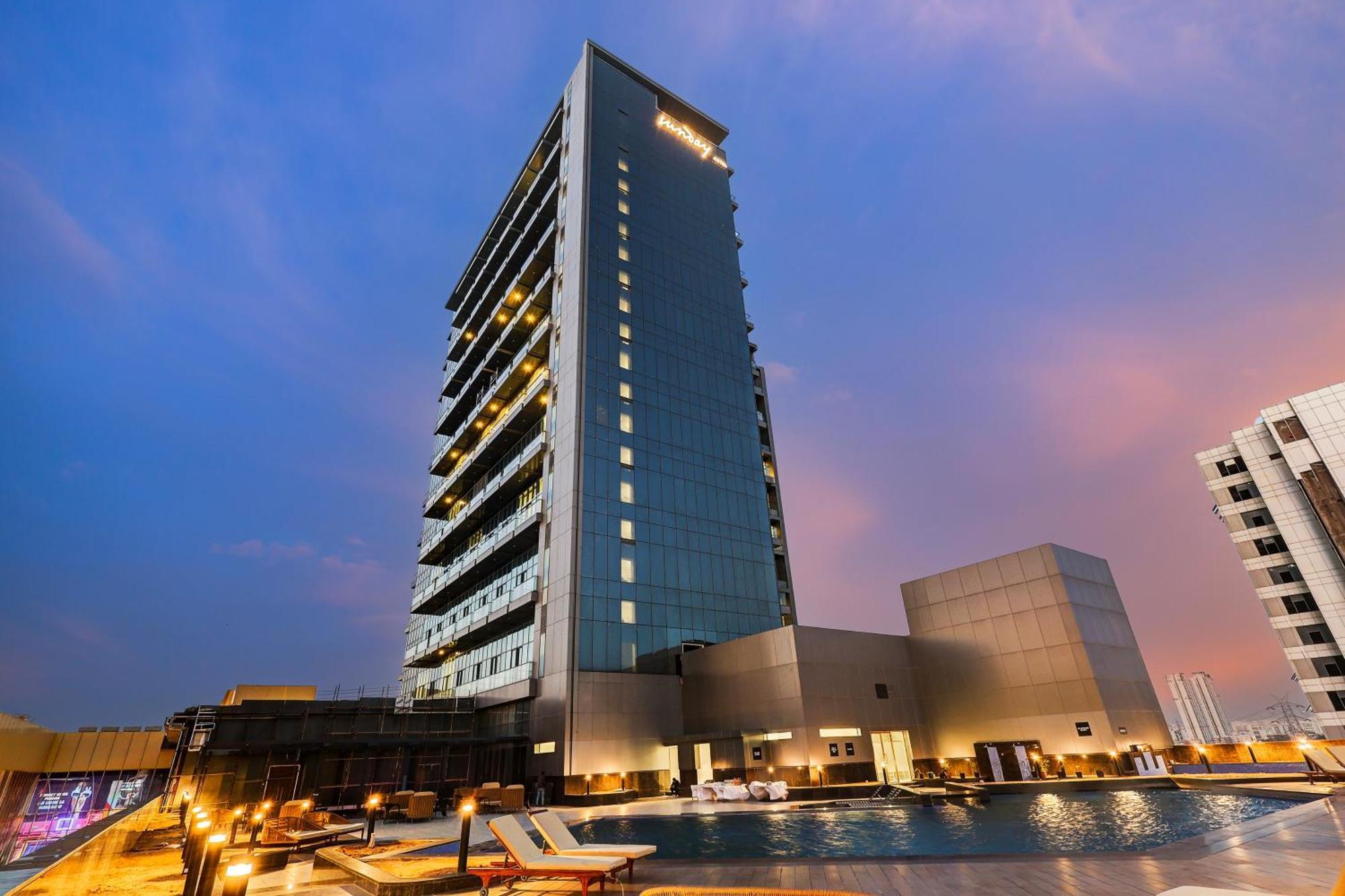 Sunday Hotels And Residences 古尔冈 外观 照片