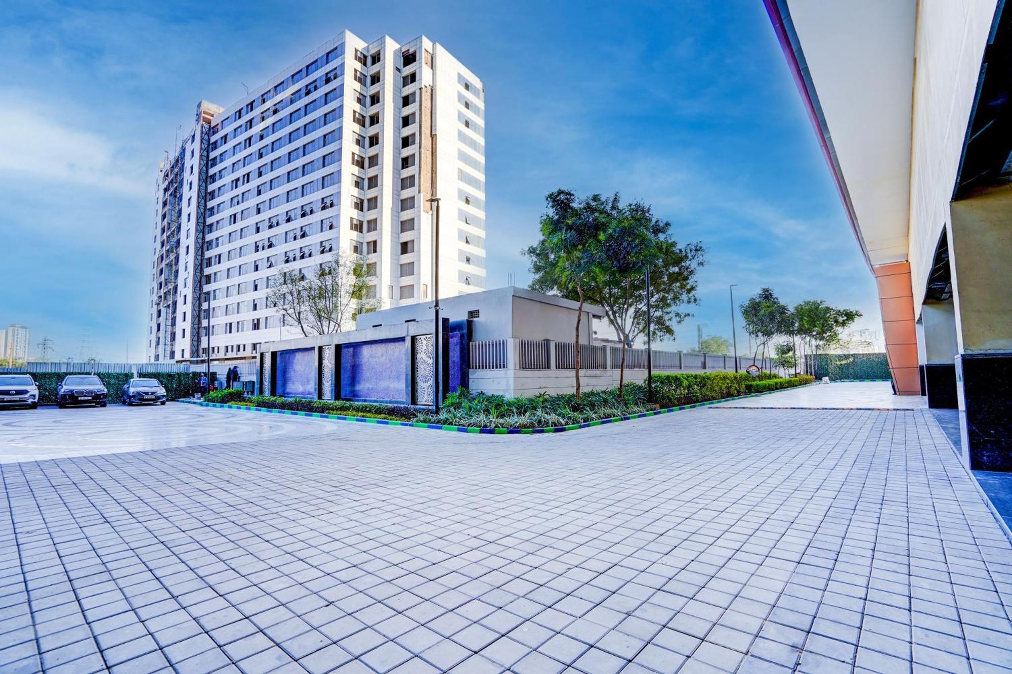 Sunday Hotels And Residences 古尔冈 外观 照片