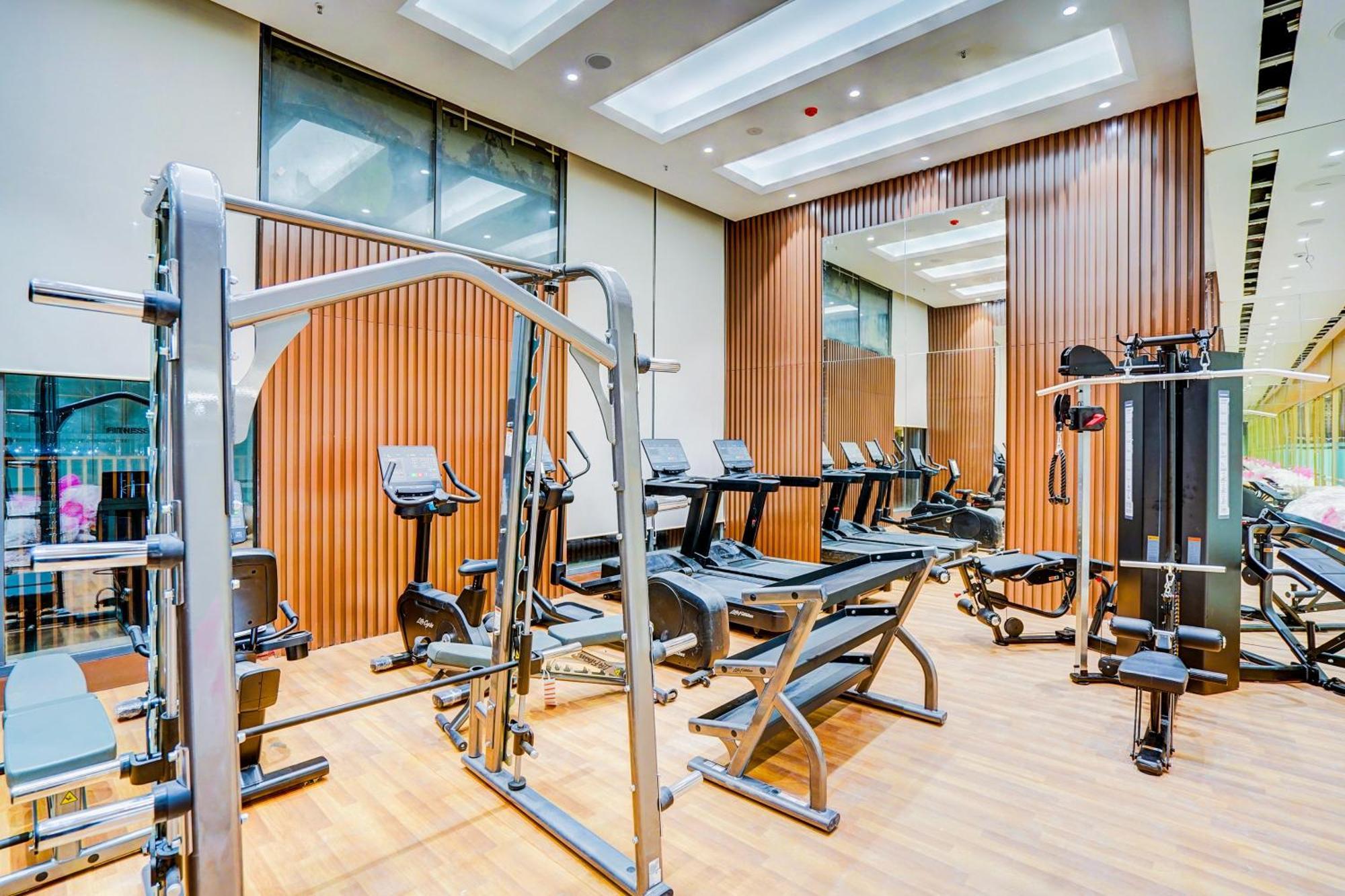 Sunday Hotels And Residences 古尔冈 外观 照片