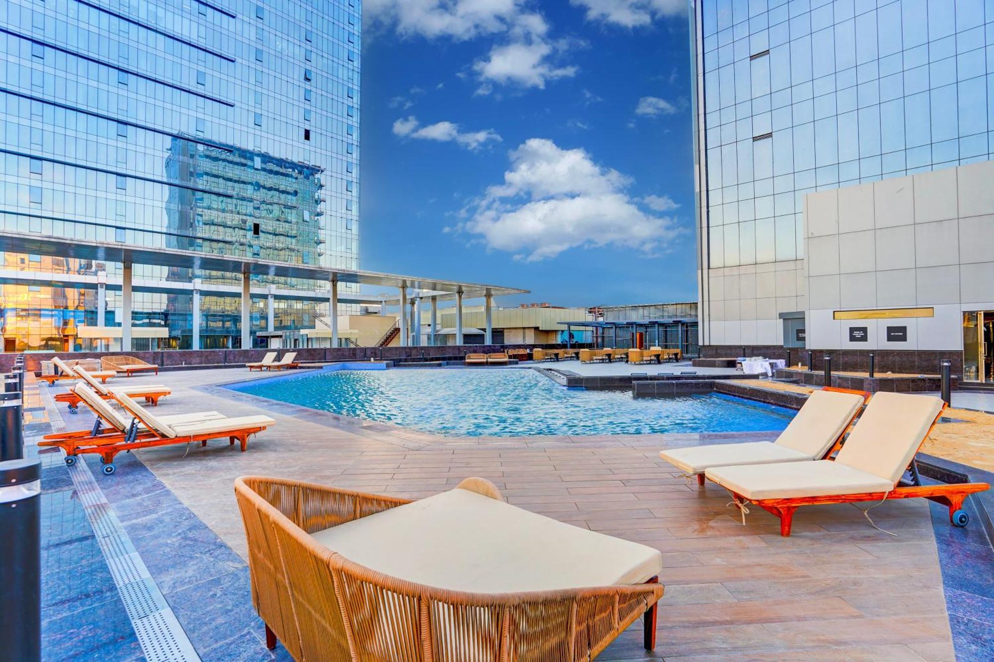 Sunday Hotels And Residences 古尔冈 外观 照片