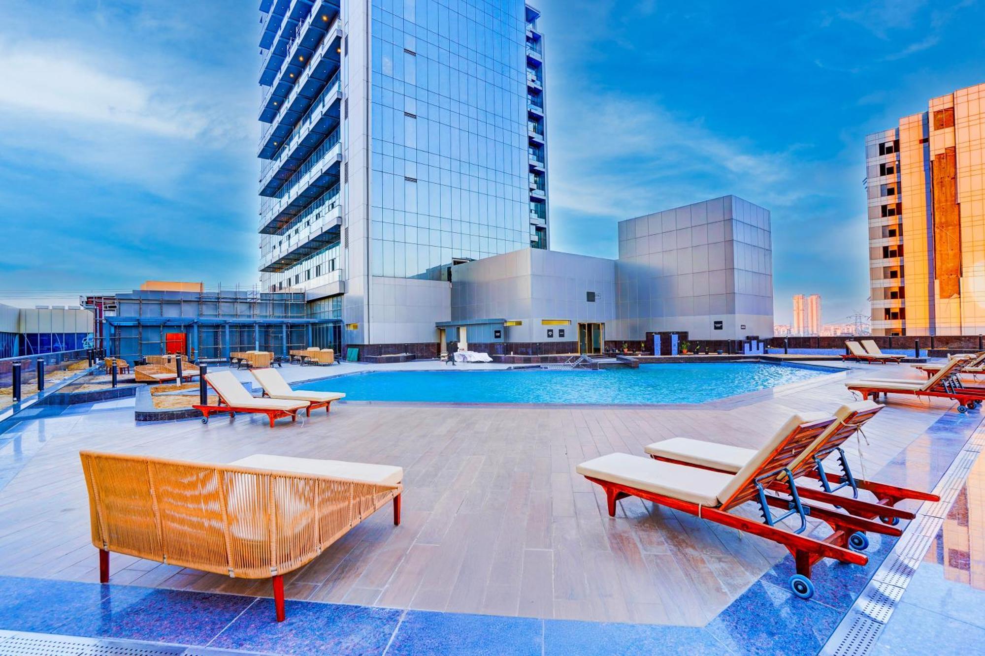Sunday Hotels And Residences 古尔冈 外观 照片