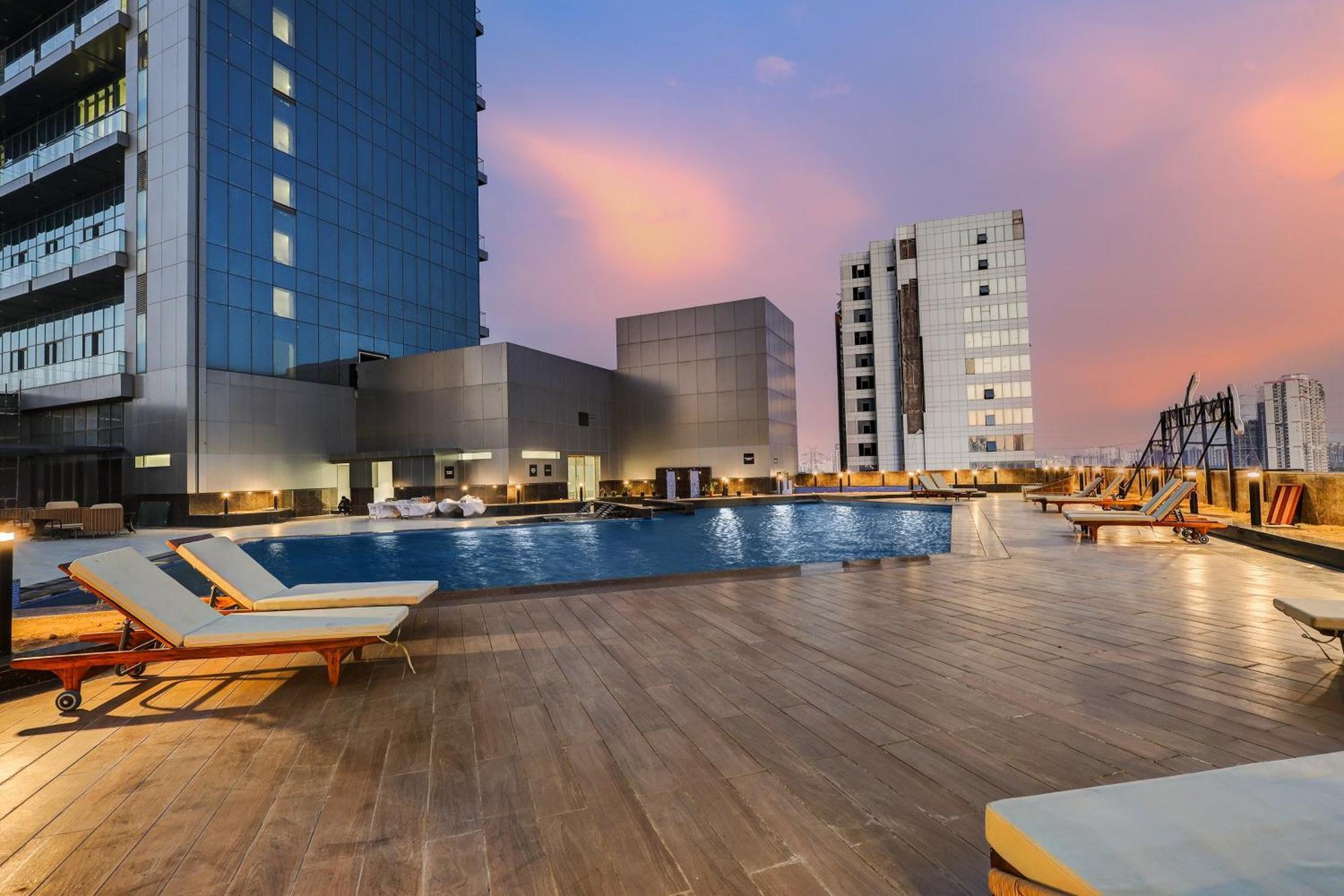 Sunday Hotels And Residences 古尔冈 外观 照片