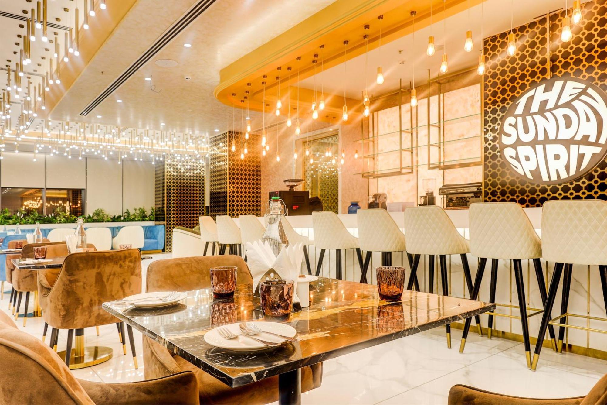 Sunday Hotels And Residences 古尔冈 外观 照片